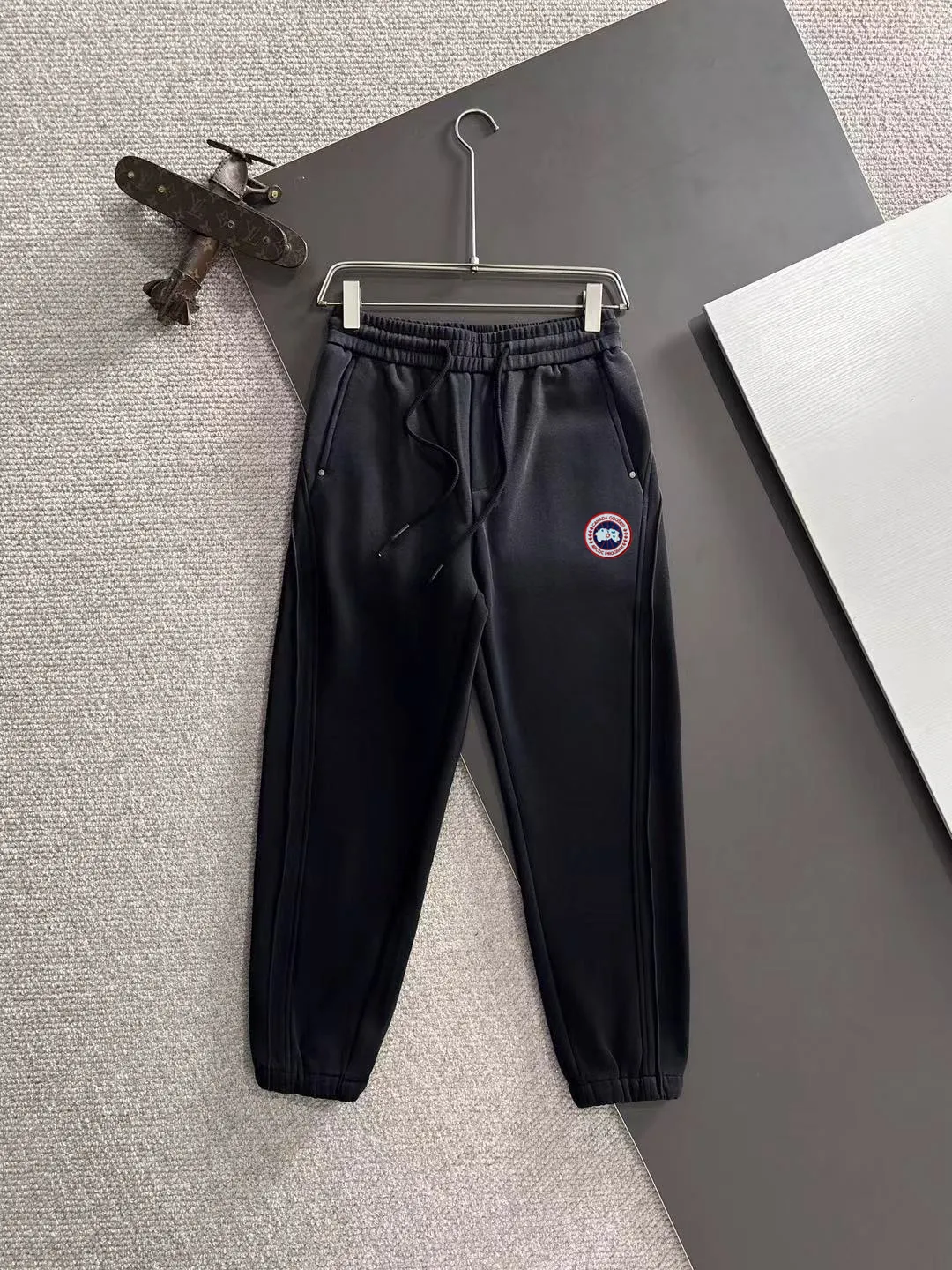 Next day shipment P360 Big Goose 2025 new winter elastic band casual pants, thick velvet counter-customized fabric, high breathability and comfort, impeccable details, brand element design concept, reflecting high quality. It feels delicate and soft! It presents a casual cut and the upper body shape is great! Size: M-3XL